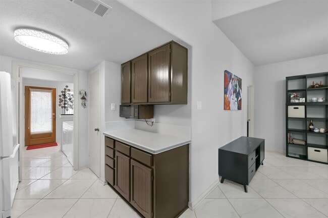 Photo - 35 Lakeview Village