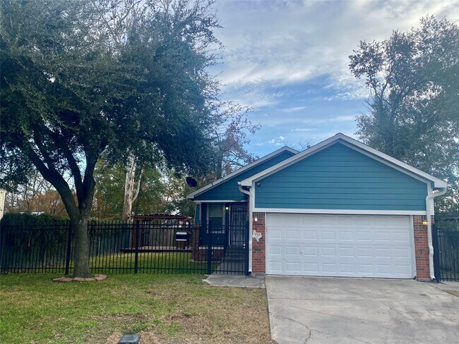 Photo - 722 E 40th 1/2 St