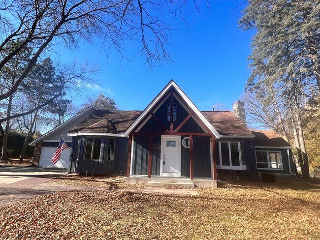 GORGEOUS Executive Home For Rent! - GORGEOUS Executive Home For Rent!