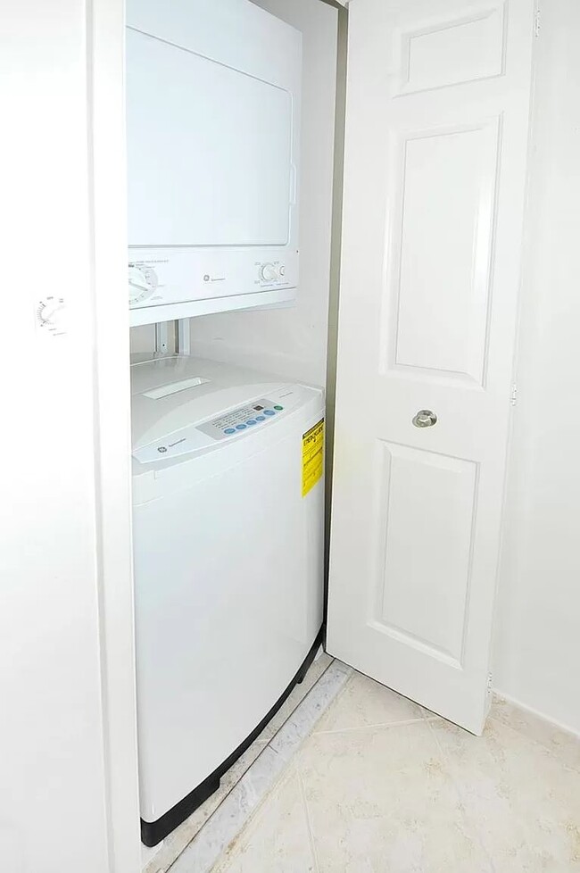 Building Photo - md Unit 48