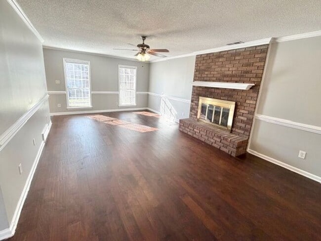 Photo - Available Now 5 Bedroom 2 Bath Home In Memphis