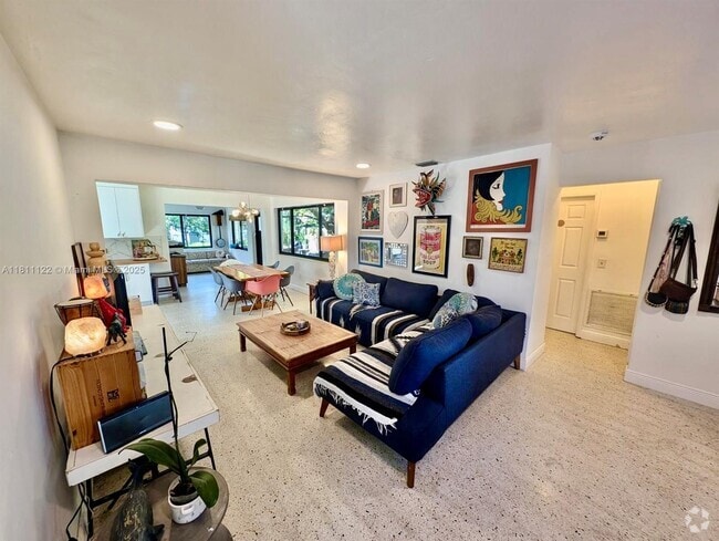 Building Photo - 722 SW 10th St Rental