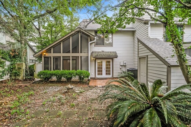 Building Photo - 3 bedroom / 2.5 bath Townhome – Spacious T...