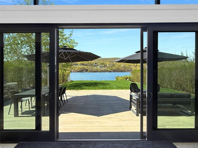 Photo - 12 Hudson River Ln