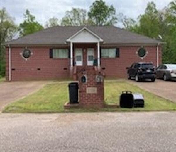 "Charming 3-Bedroom in Henderson- Spacious... - "Charming 3-Bedroom in Henderson- Spacious... Apartment