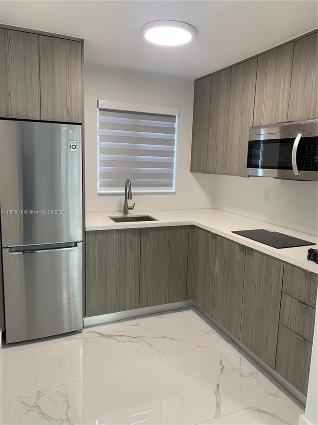 Photo - 7843 NE 10th Ave Unidad 2