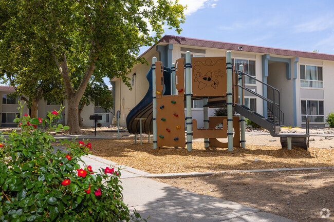 Playground - Park On Virginia Rental