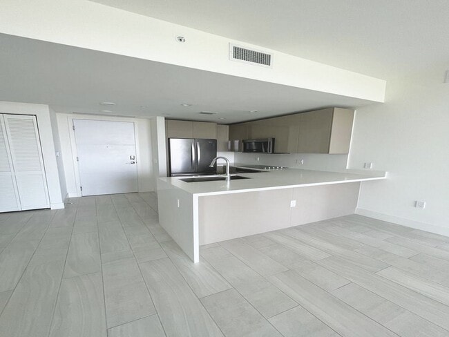 Building Photo - 2000 Metropica Wy Unit 2311