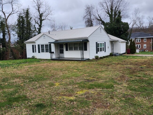Photo - 700 E Holston Ave
