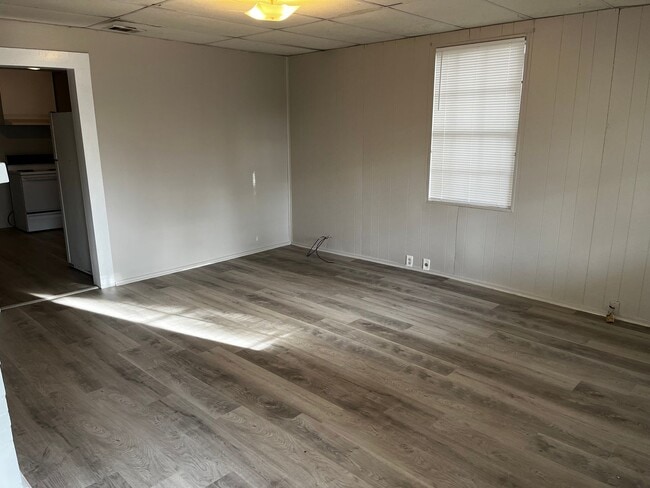 Photo - 1005 N Oak St