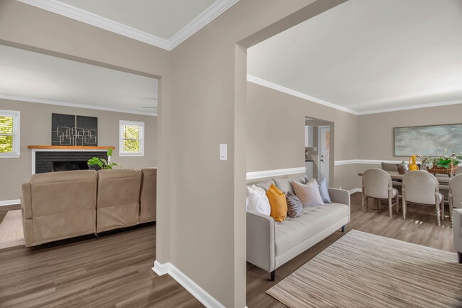 Photo - 200 Cedarwood Trail