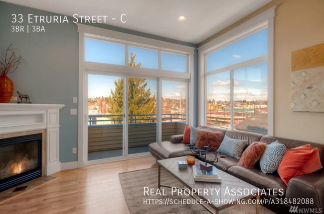 Building Photo - 33 Etruria St Rental