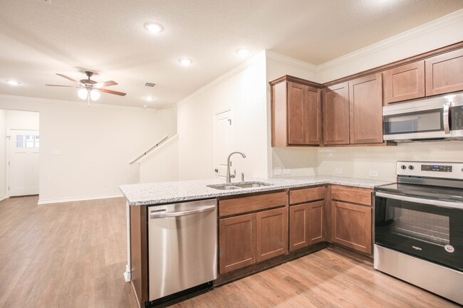 Photo - 13838 Enzo Gate