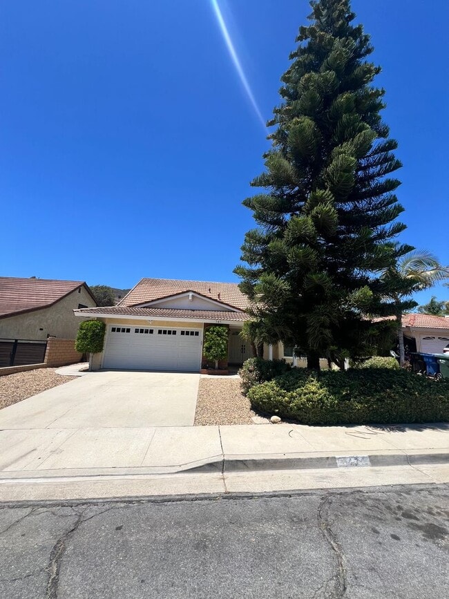 Photo - Santa Paula - Spacious pool home in wonder...