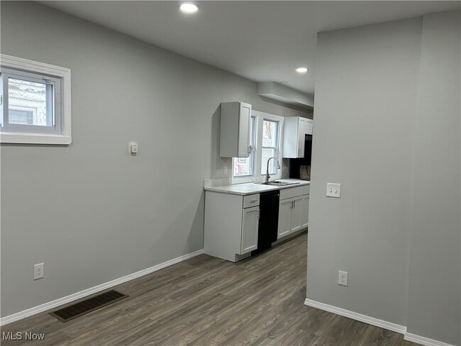 Photo - 15630 Holmes Ave Unit Down