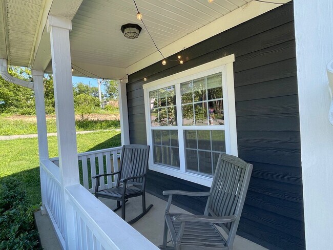 Photo - 3 Bedroom/ 2.5 Bath Home in Woodbine with Beautiful Screened in Porch and Fenced Yard.