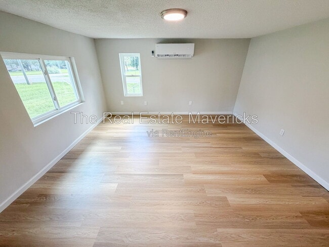 Photo - 132 Edgewood St