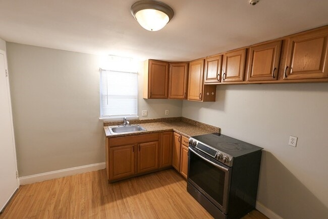 Photo - 18 Essex St Unit 3