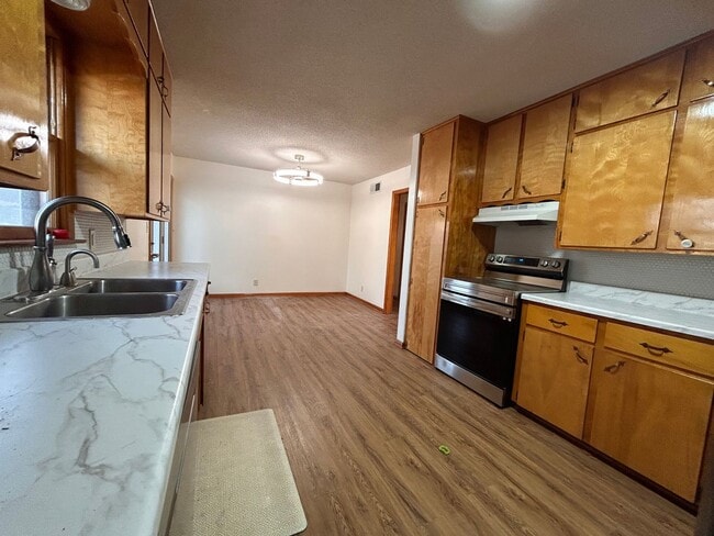 Photo - 4 Bed 2 Bath Home In Andover!