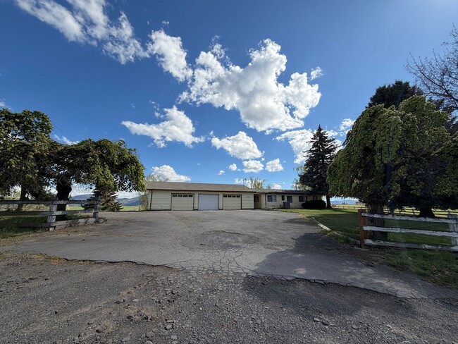 Photo - 3 Bedroom, 2.5 Bath - Three Bay garage