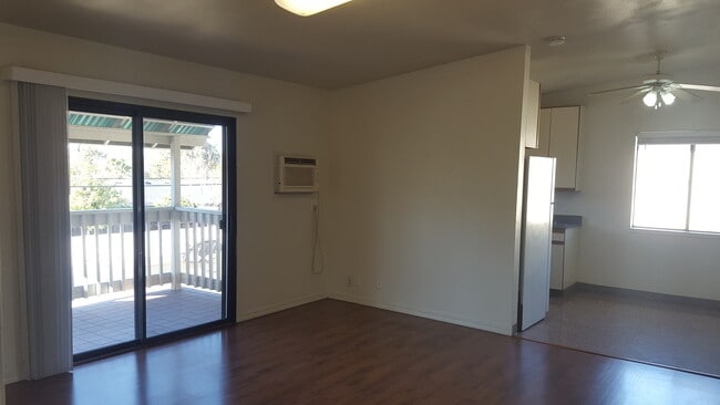 Photo - 2 bed/1 bath in fourplex. Hardwood floor, ... Apartamento Unidad C
