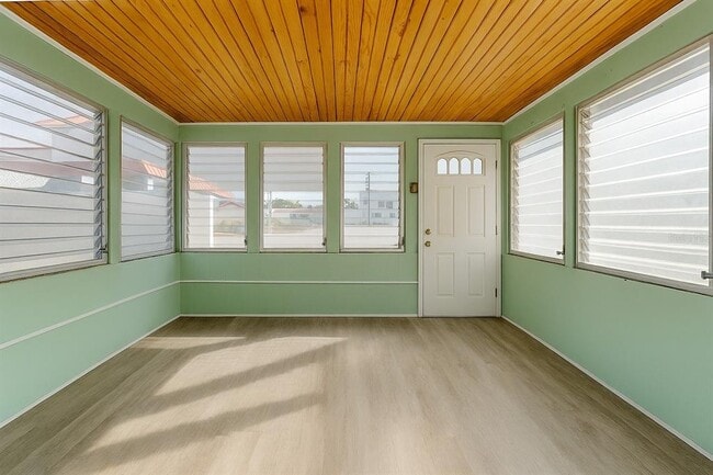 Photo - 553 72nd Ave