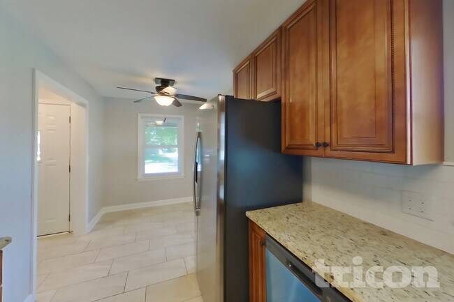 Photo - 3809 Hampshire Ave N