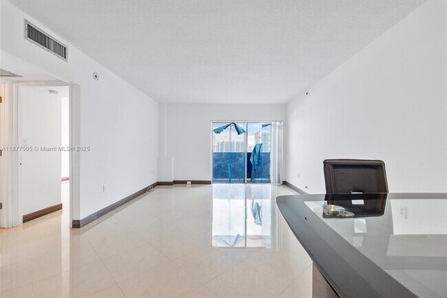 Photo - 400 Kings Point Dr Unidad 1425