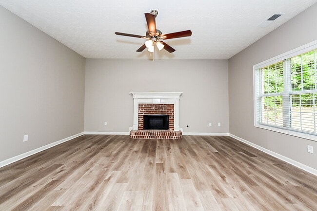 Photo - 198 Babbling Brook Dr