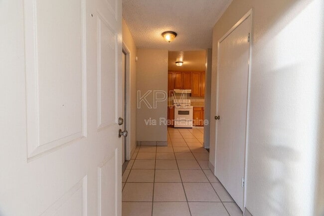 Photo - 2540 Banyan Dr