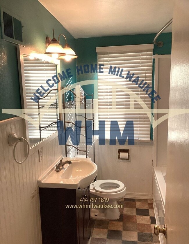 Photo - 3830 N 83rd St