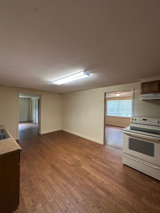 Photo - Private ranch with spacious yard! Can accommodate 5 bedrooms!