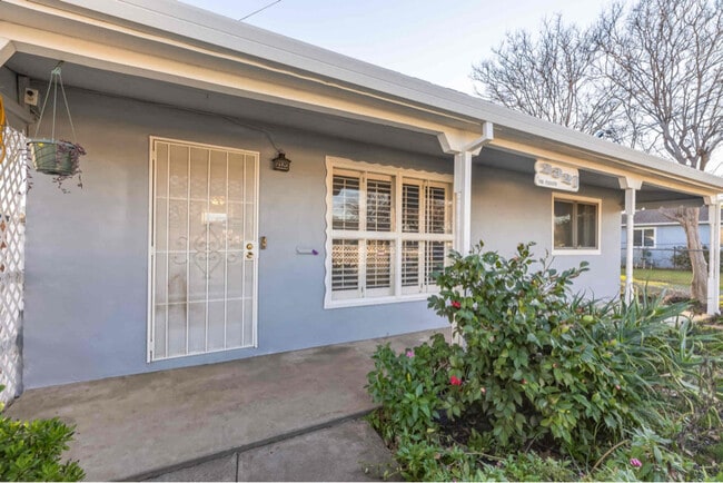 Photo - 2320 Piercy Way