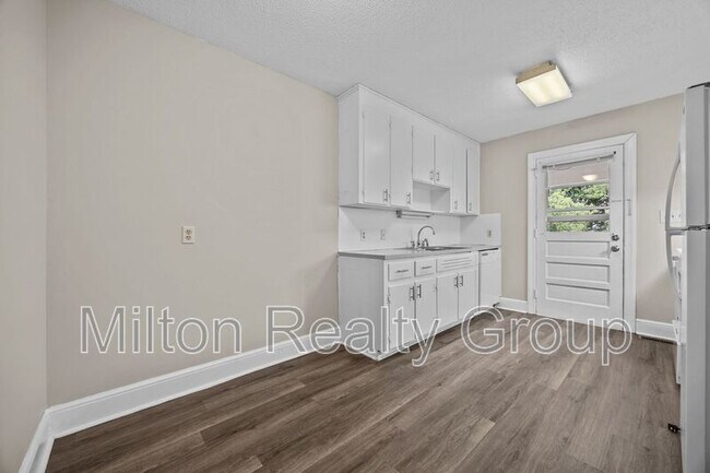 Photo - 204 McNeil St