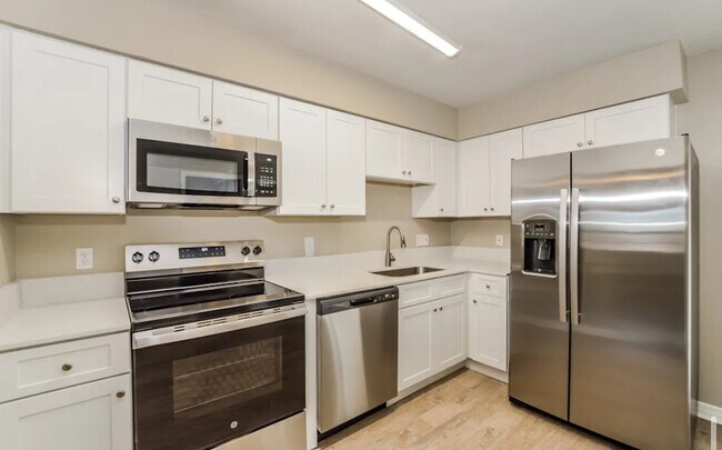 Photo - 5742 Spice St