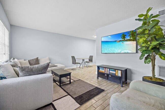 1900 NE 8th Ct Unidad 104