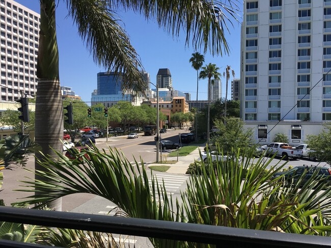 Building Photo - 1 bedroom 1 bath In the Heart of Downtown! Unit 201 Rental