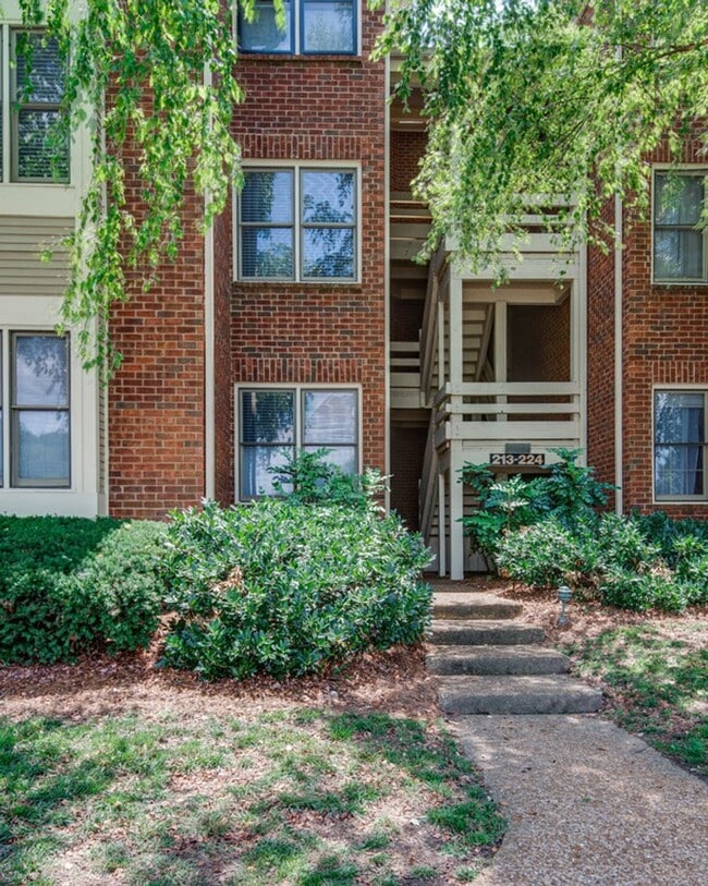 Photo - Two Bedroom Condo With Office in Green Hills