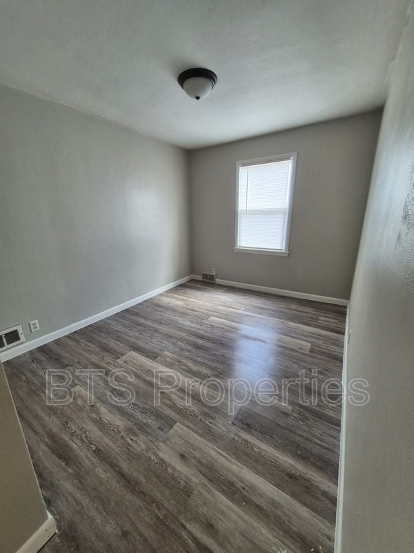 Photo - 119 Vanburen Ct