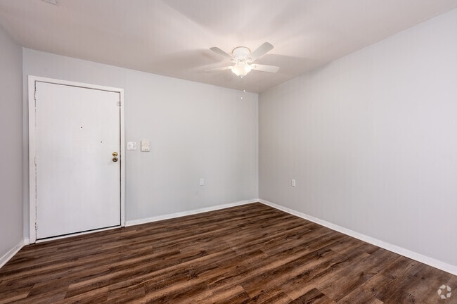 1BR, 1BA - 581SF - Dining Room