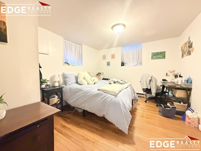 Photo - 76 Egmont St Unit B