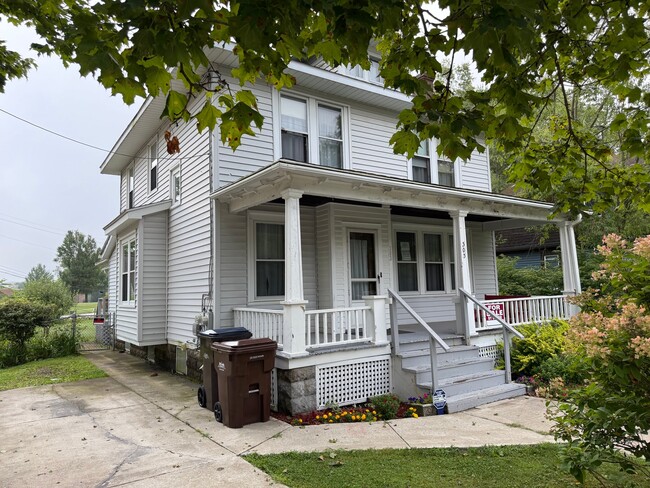 303 Meadville St