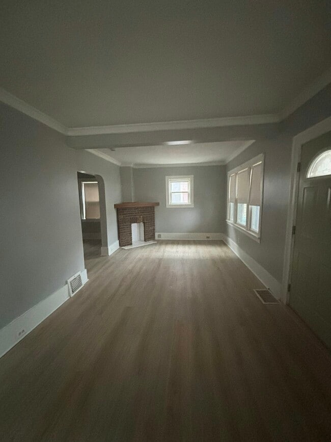 Photo - 2096 Halstead Ave