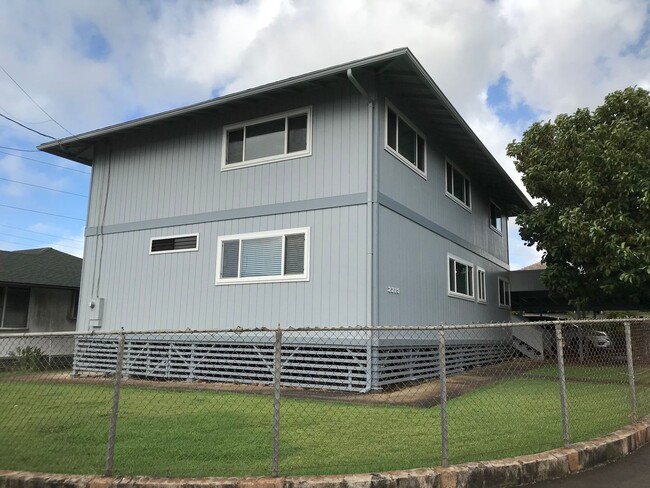Building Photo - Spacious 5 Bedroom, 2 Bath, 2 Car Carport,... Rental