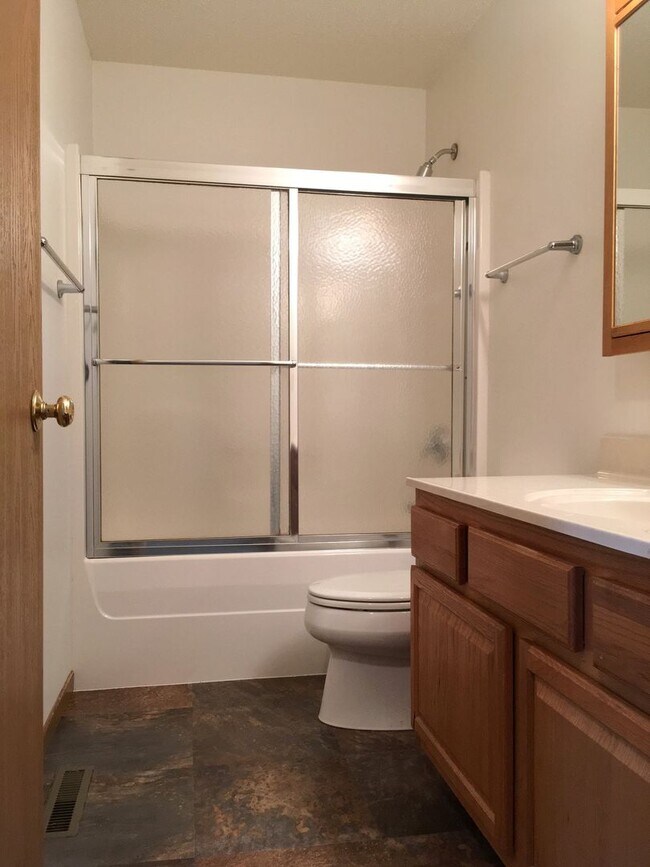 West Bay Park Townhomes Townhomes for Rent Mandan, ND