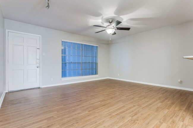 Photo - BEAUTIFUL ALAMO HEIGHTS CONDOMINIUM AT THE GEORGIAN Unit 207