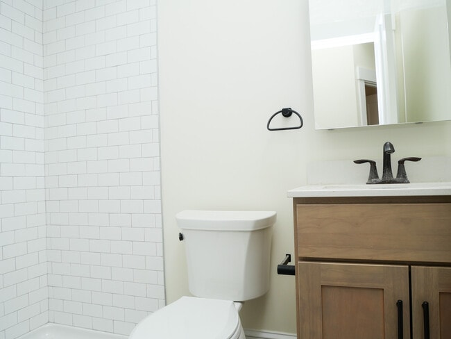 Photo - 261 W Newton St