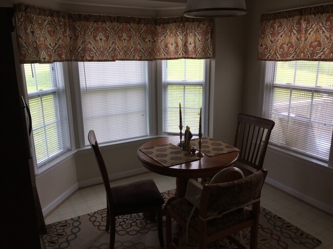 Photo - 46 Dunrobin Dr