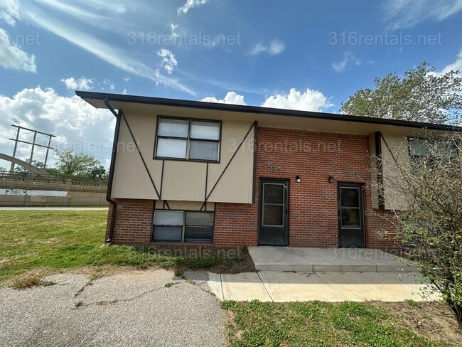 Building Photo - 333 E Marion Ct Unit 335 E Marion Ct