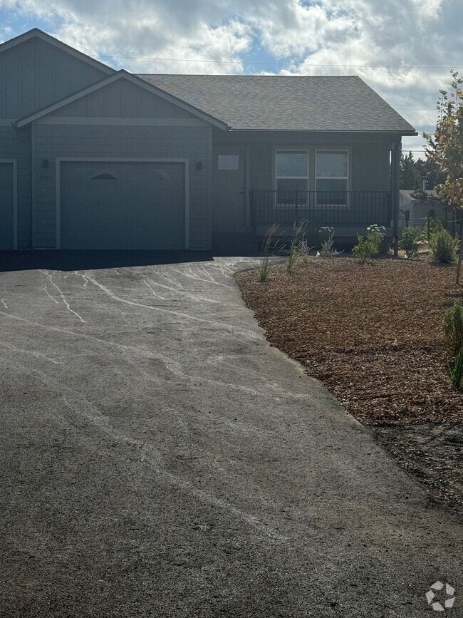 Building Photo - Brand New 2 Bedroom Duplex in SW Redmond Rental